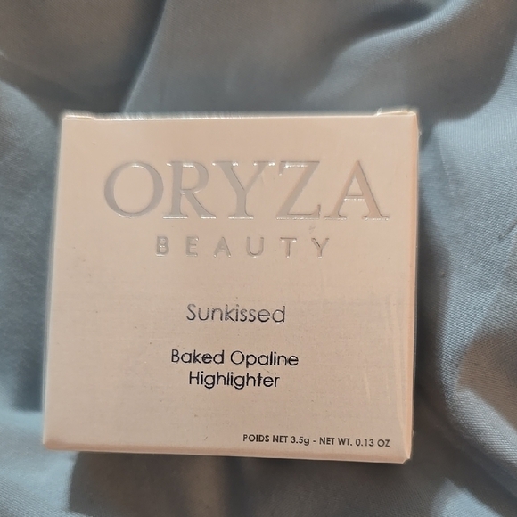 NIB ORYZA Baked Opaline Highlighter, color: Sunkissed - Picture 1 of 3